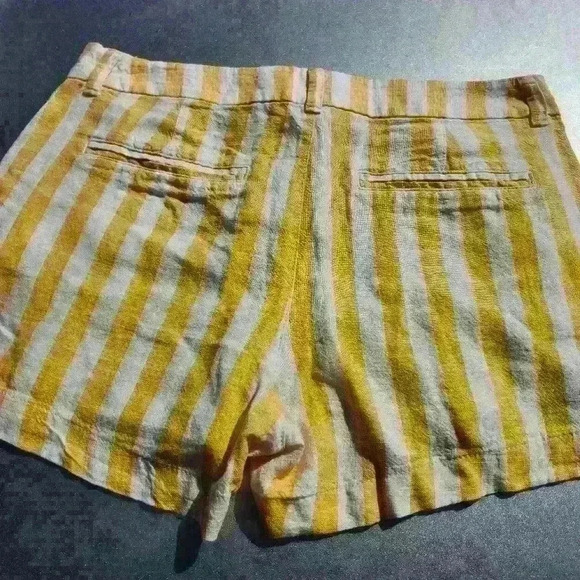 OLD NAVY  STRIPPED SHORTS - Picture 2 of 4